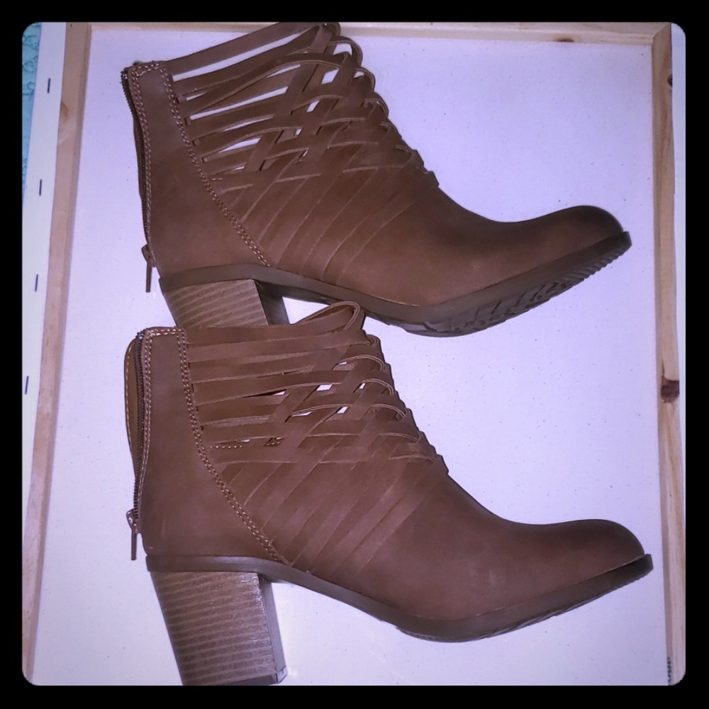 Low cut boots